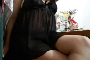 Mi mujer sacándose fotos cachondas