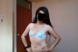 Mi mujer me calienta con su cuerpo