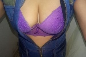 Mi esposa con sus ricos pelos y tetas exquisitas