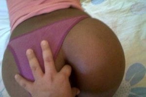 Anal con morena de buen culo sin quitarle la tanga