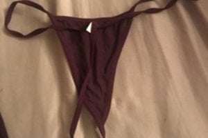 Las panties mojadas de mi putita esposa