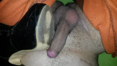 Jugando con los tacones de mi esposa sexy