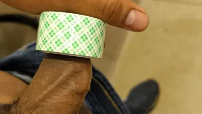 Mi pene se atascó en juguetes de oficina