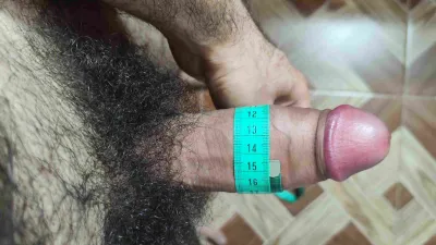 Me sentía muy arrecho y aburrido mostrando mi verga